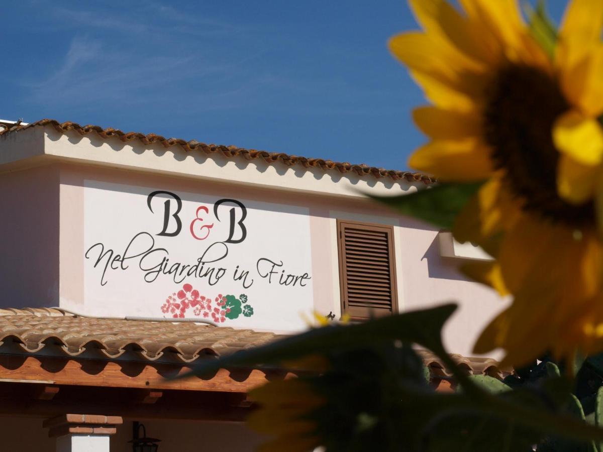 B&B Nel Giardino In Fiore Olia Speciosa Exterior foto